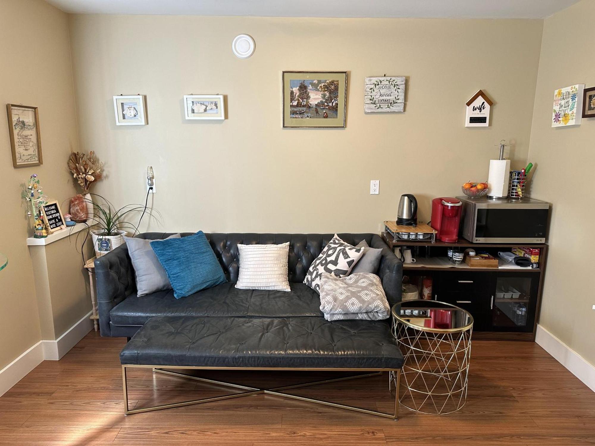 Separate Entry Sweet Home Victoria Bagian luar foto