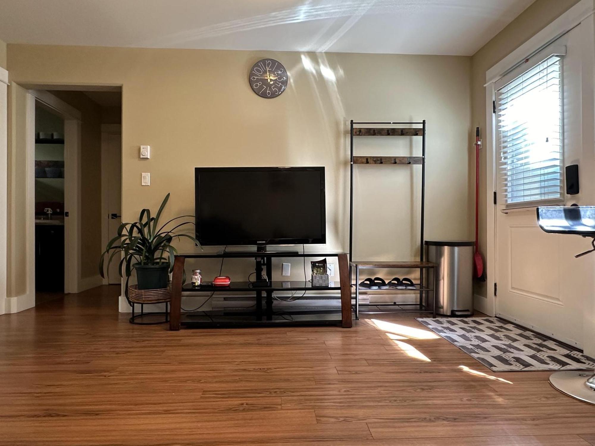 Separate Entry Sweet Home Victoria Bagian luar foto