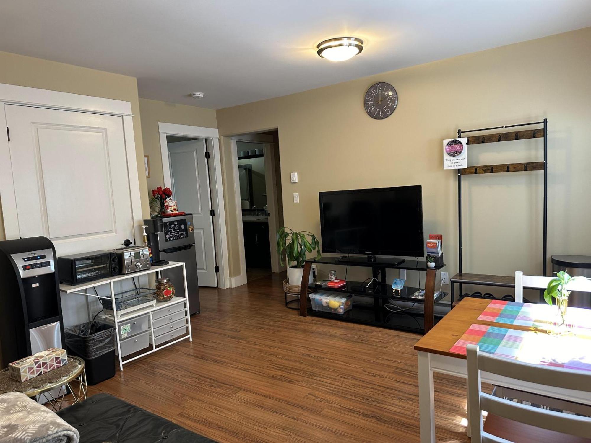 Separate Entry Sweet Home Victoria Bagian luar foto